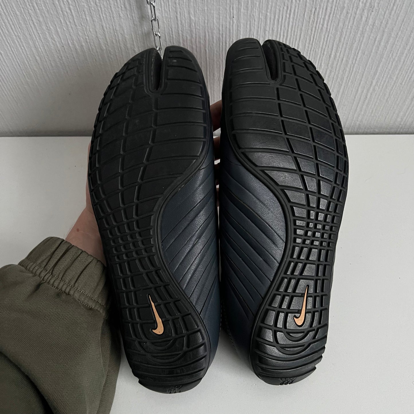 Nike 2006 kembali tabi style split toe sneakers
