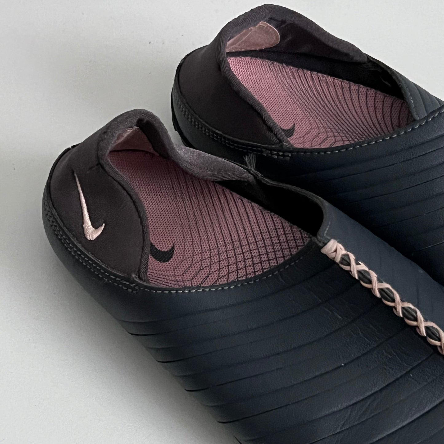 Nike 2006 kembali tabi style split toe sneakers