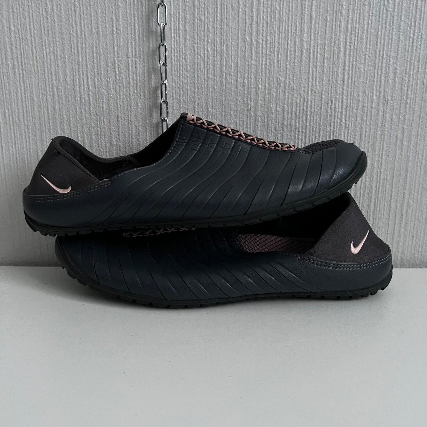 Nike 2006 kembali tabi style split toe sneakers