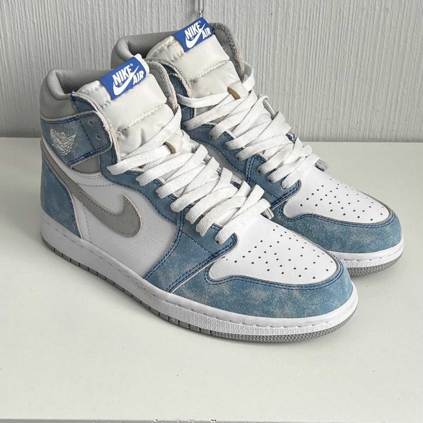 Nike Air Jordan 1 Retro High OG ‘Hyper Royal’ Mens Shoes