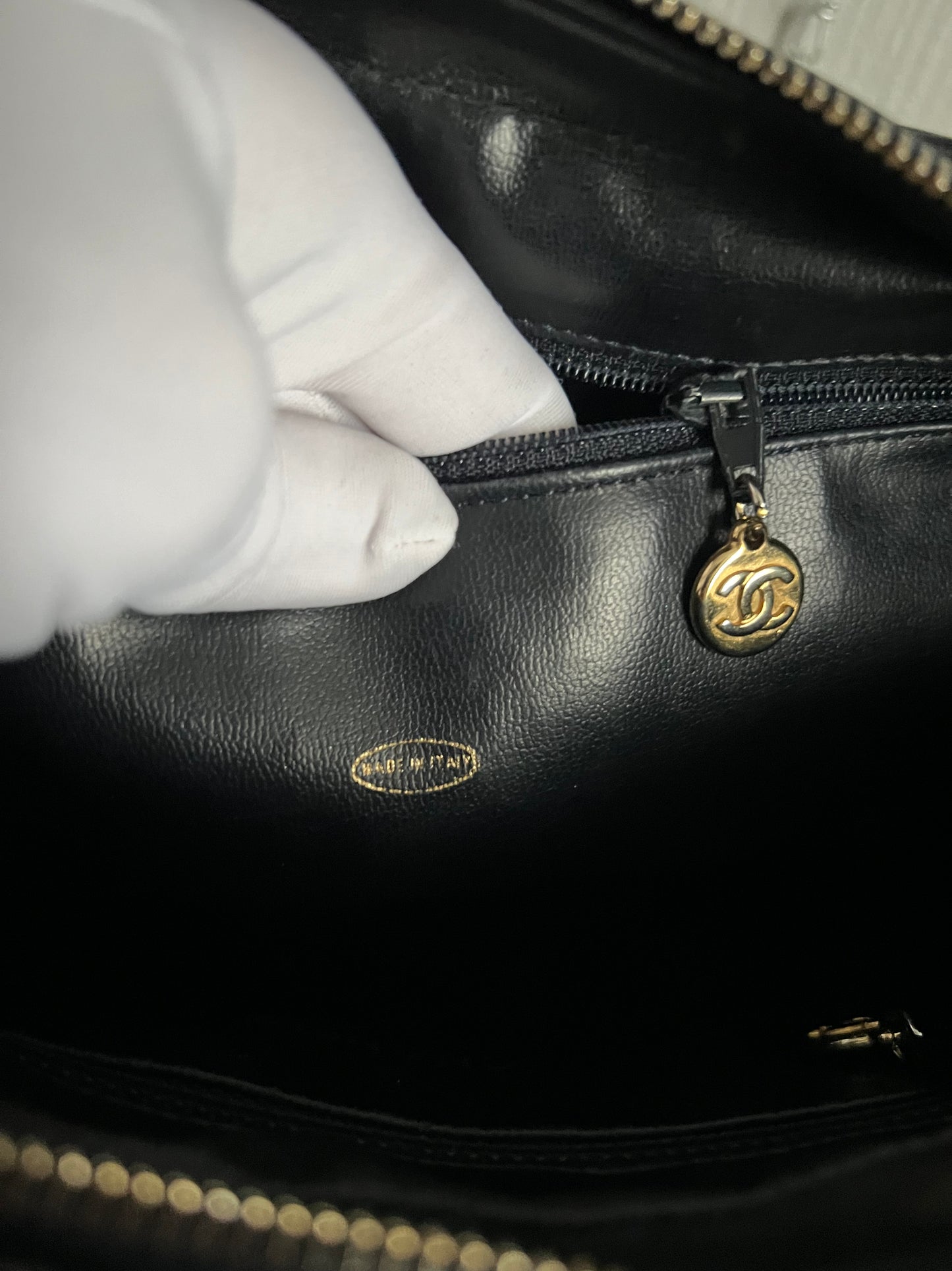 Chanel Vintage 1991 Diamond-Quilted Shoulder Bag