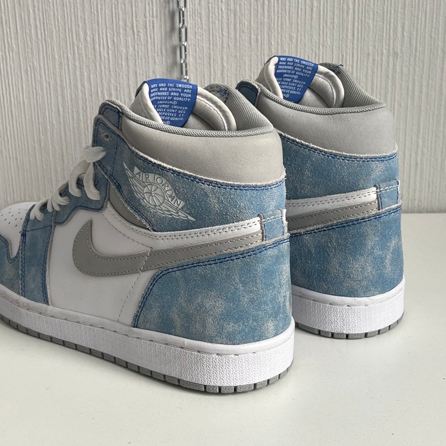 Nike Air Jordan 1 Retro High OG ‘Hyper Royal’ Mens Shoes