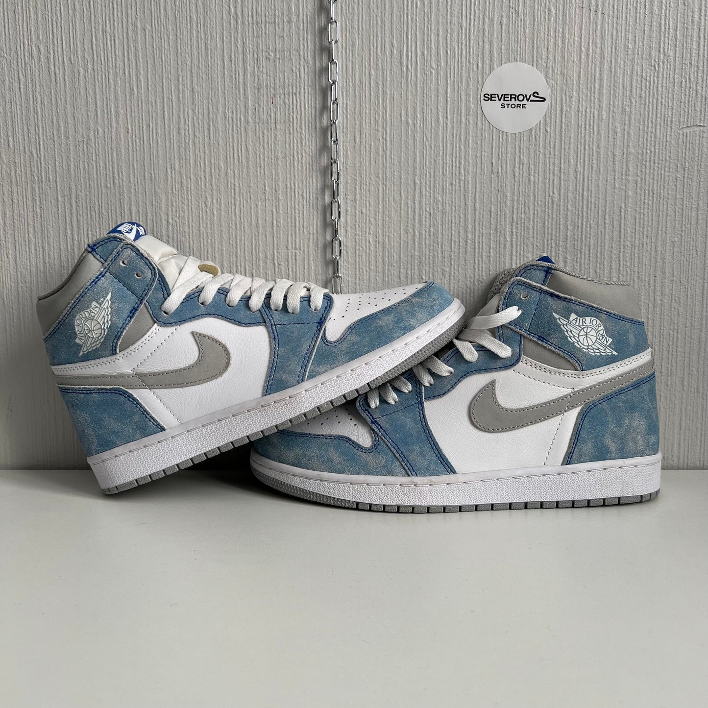 Nike Air Jordan 1 Retro High OG ‘Hyper Royal’ Mens Shoes