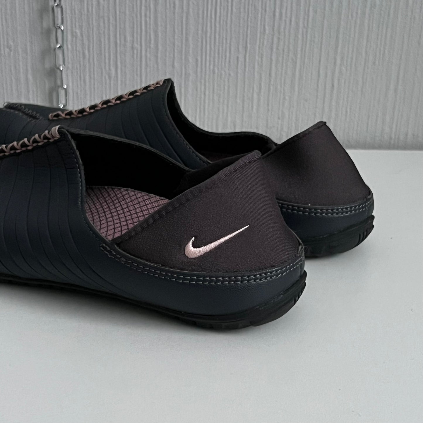 Nike 2006 kembali tabi style split toe sneakers