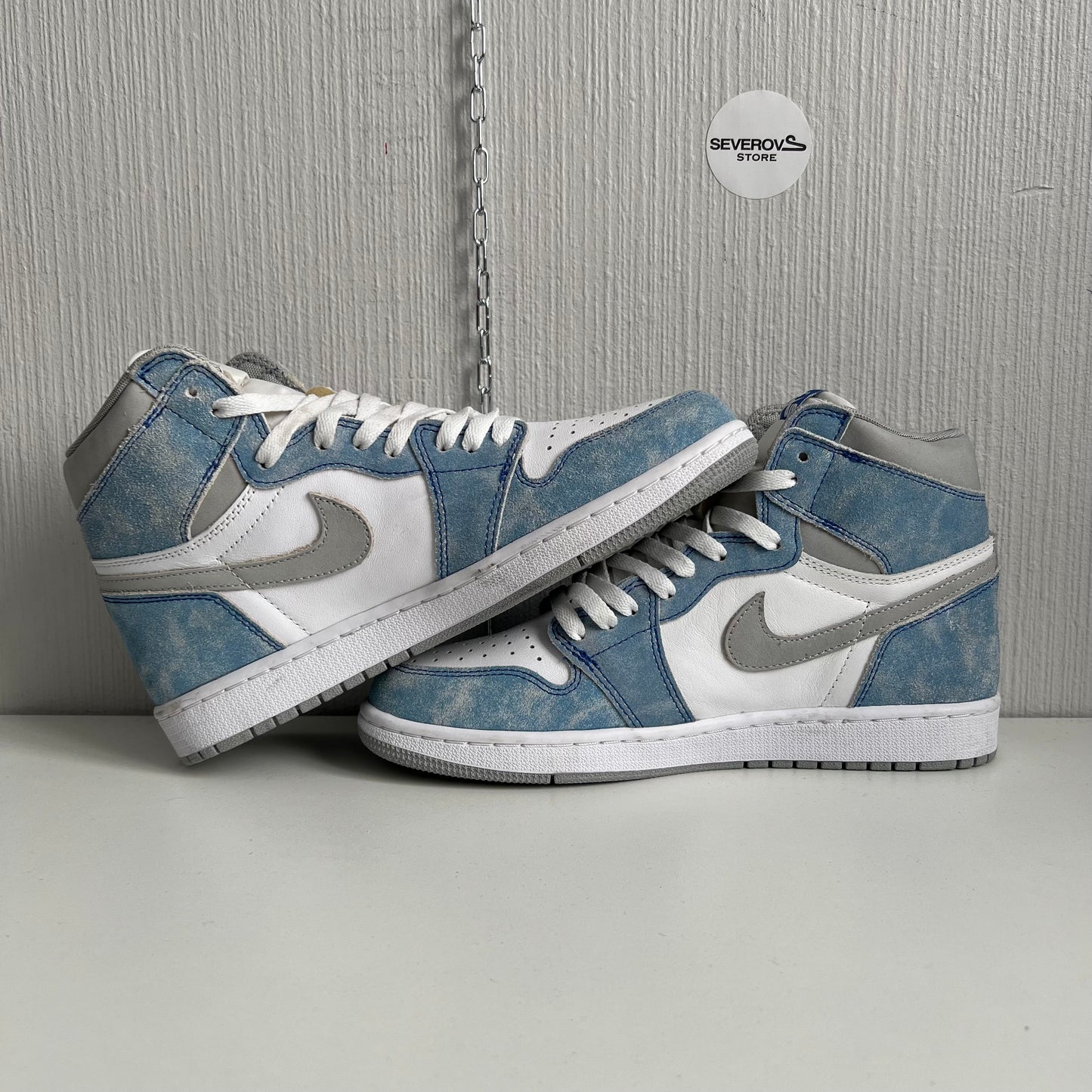 Nike Air Jordan 1 Retro High OG ‘Hyper Royal’ Mens Shoes