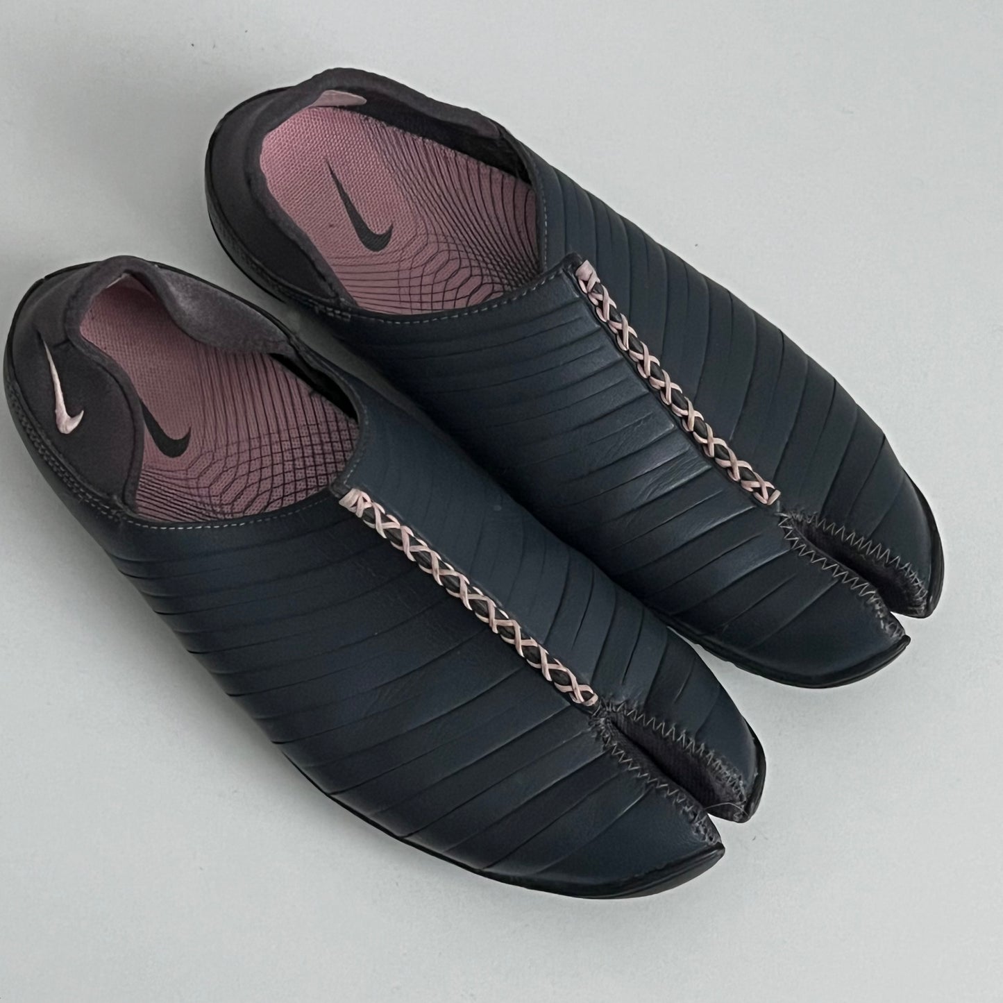 Nike 2006 kembali tabi style split toe sneakers