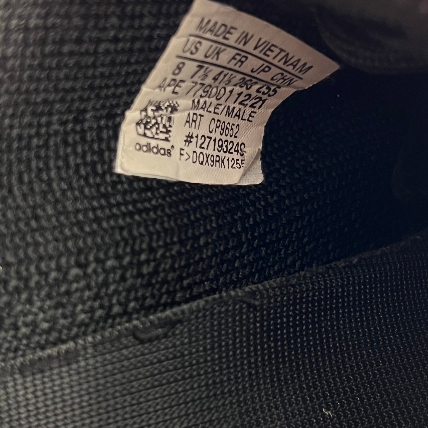 Adidas Yeezy Boost 350 V2
Black Red