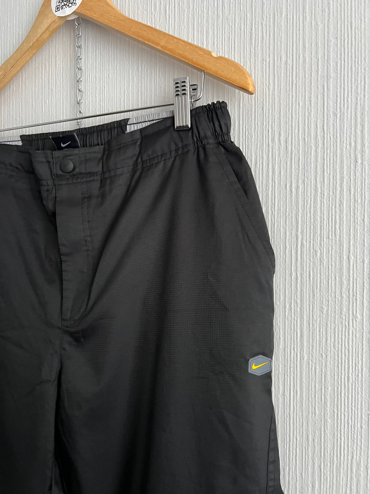 Nike TN+ Hexagon Men’s Track Pants — product photo