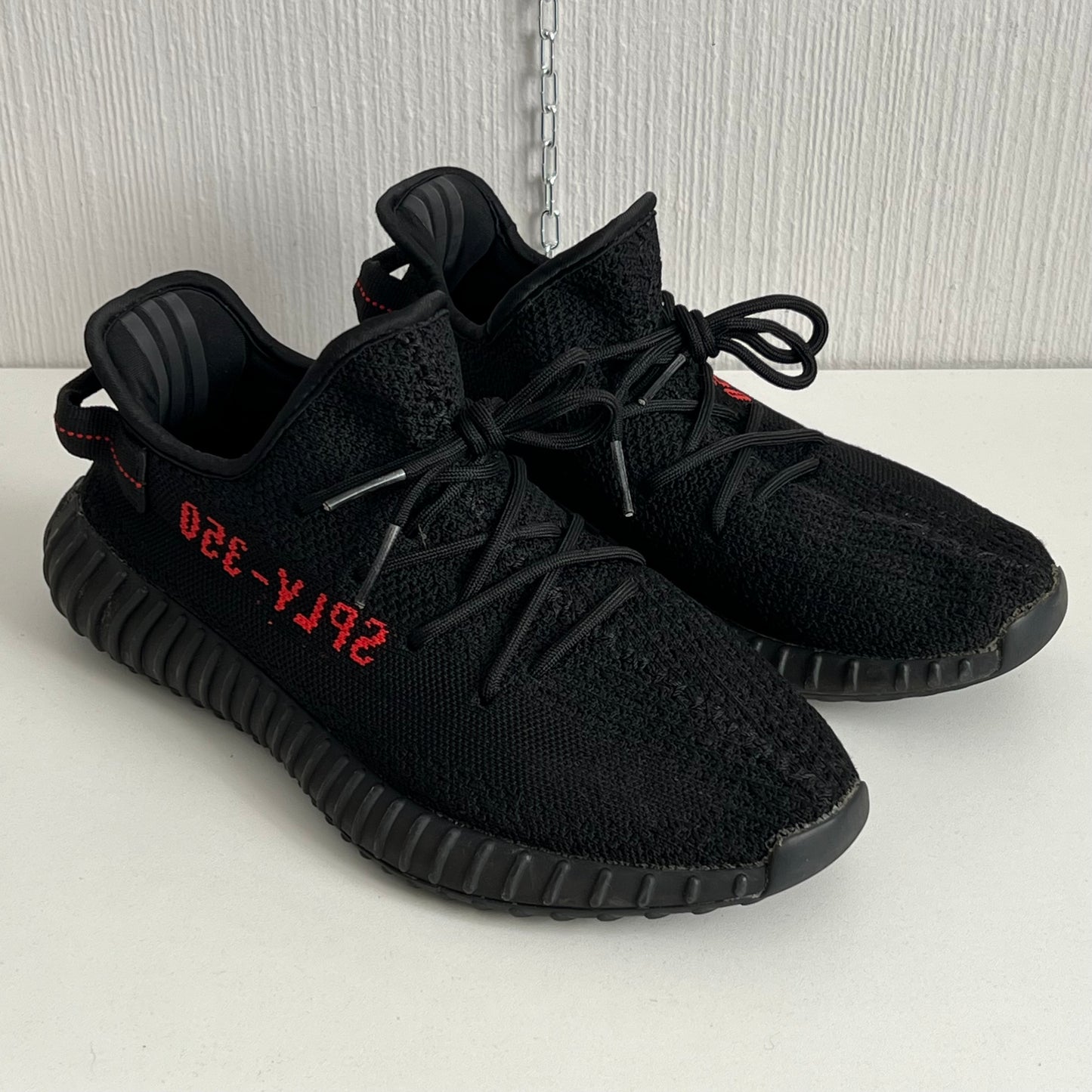 Adidas Yeezy Boost 350 V2
Black Red