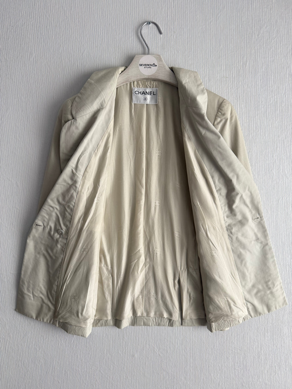 Chanel Beige Lightweight Wool Blazer