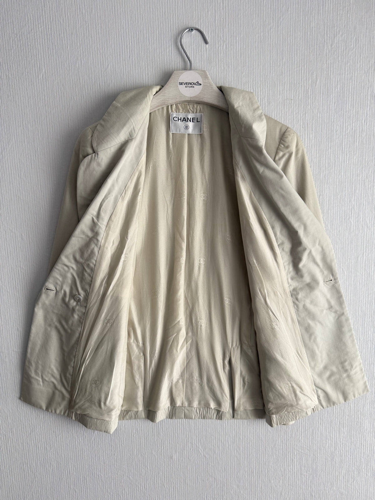 Chanel Beige Lightweight Wool Blazer