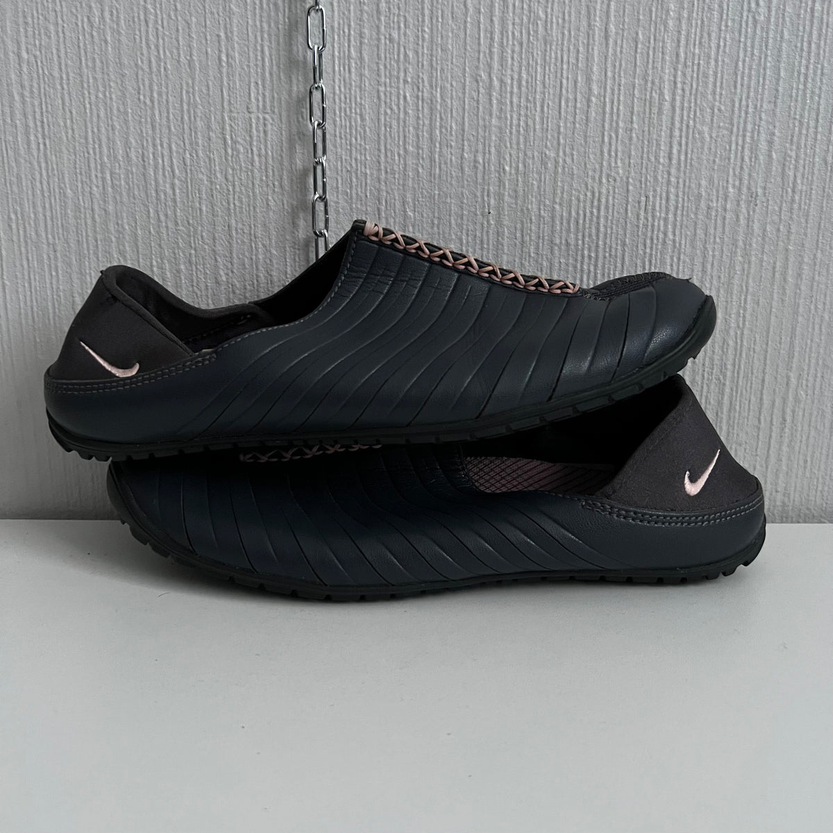 Nike 2006 kembali tabi style split toe sneakers