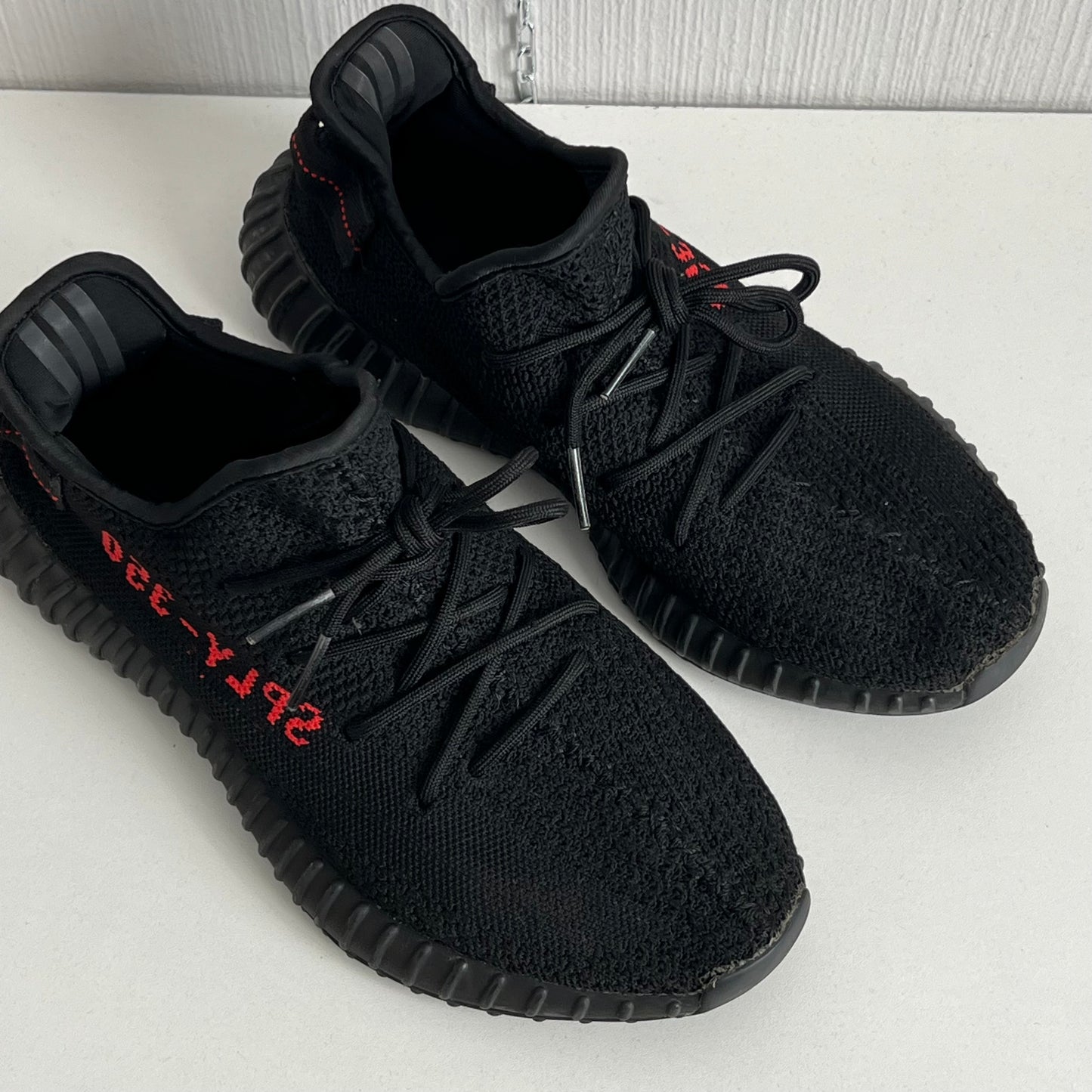 Adidas Yeezy Boost 350 V2
Black Red