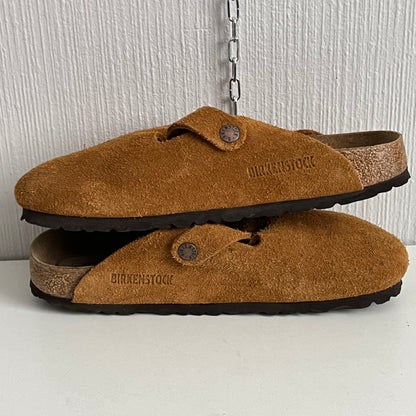Birkenstock Boston Clogs in Mink Suede Mules