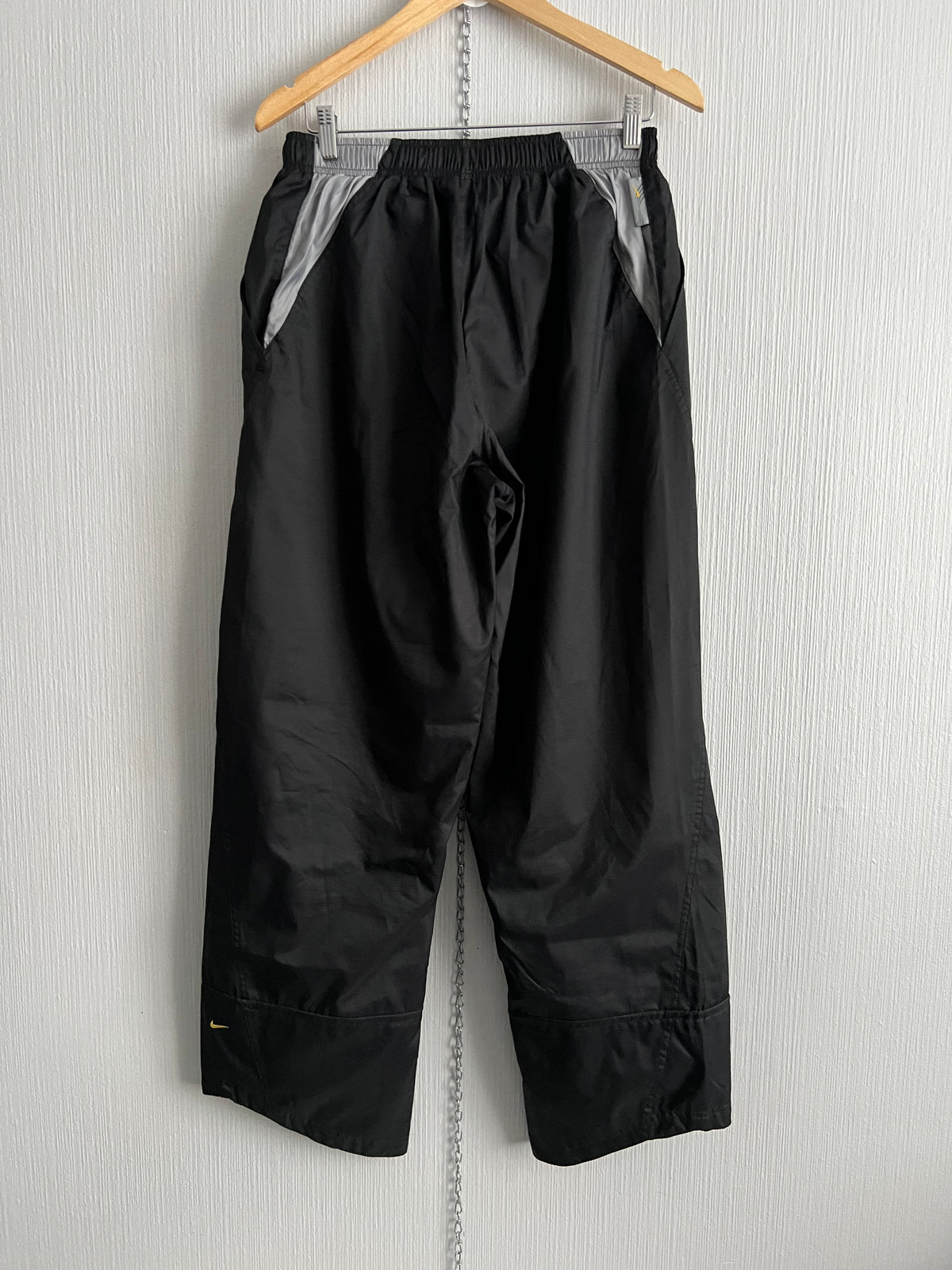 Nike TN+ Hexagon Men’s Track Pants — product photo