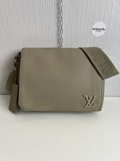 Louis Vuitton Takeoff Messenger Aerogram Sage Green Bag