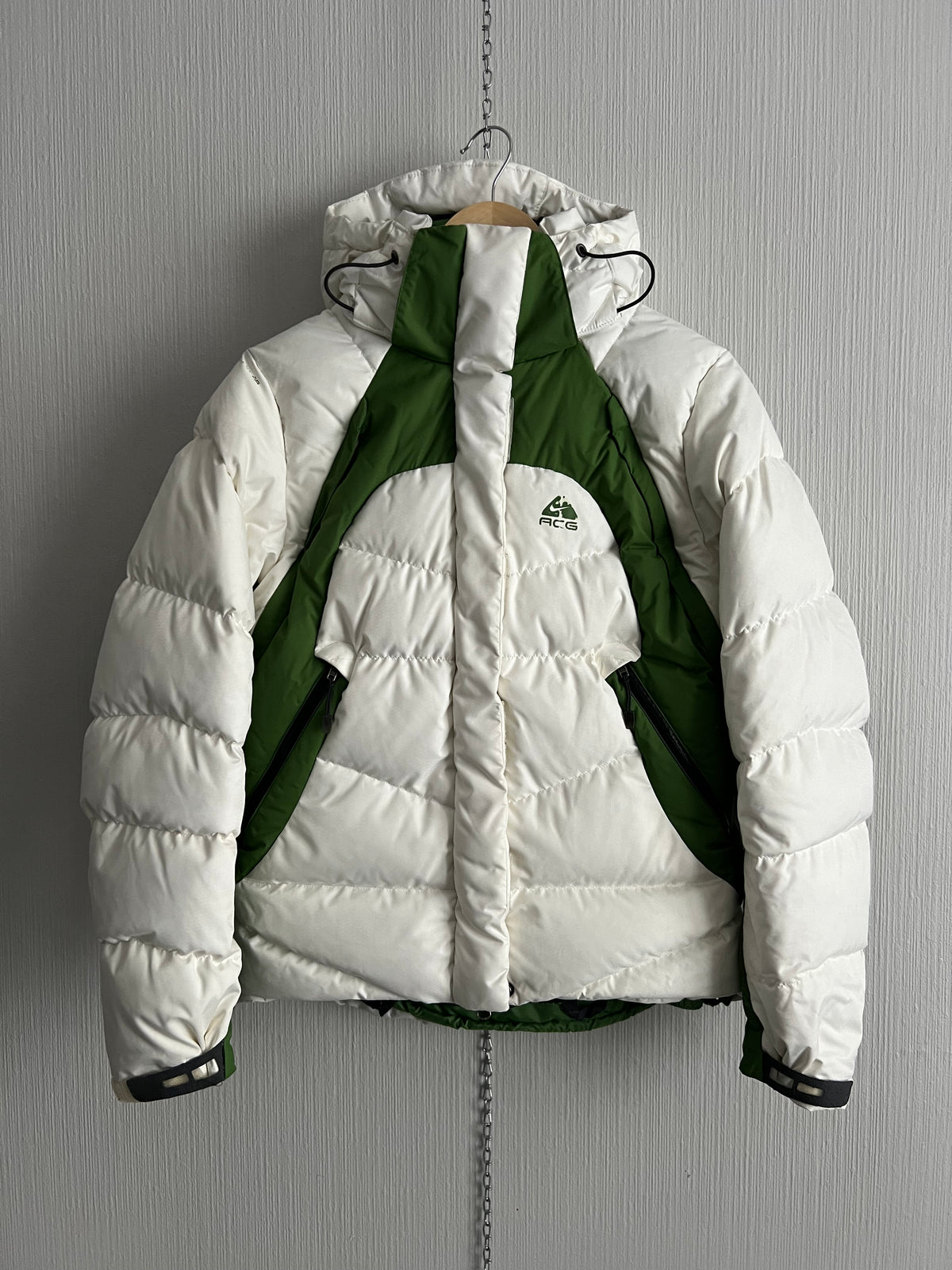 Nike ACG Vintage Nike ACG Women’s Puffer Down Ski Jacket — product photo