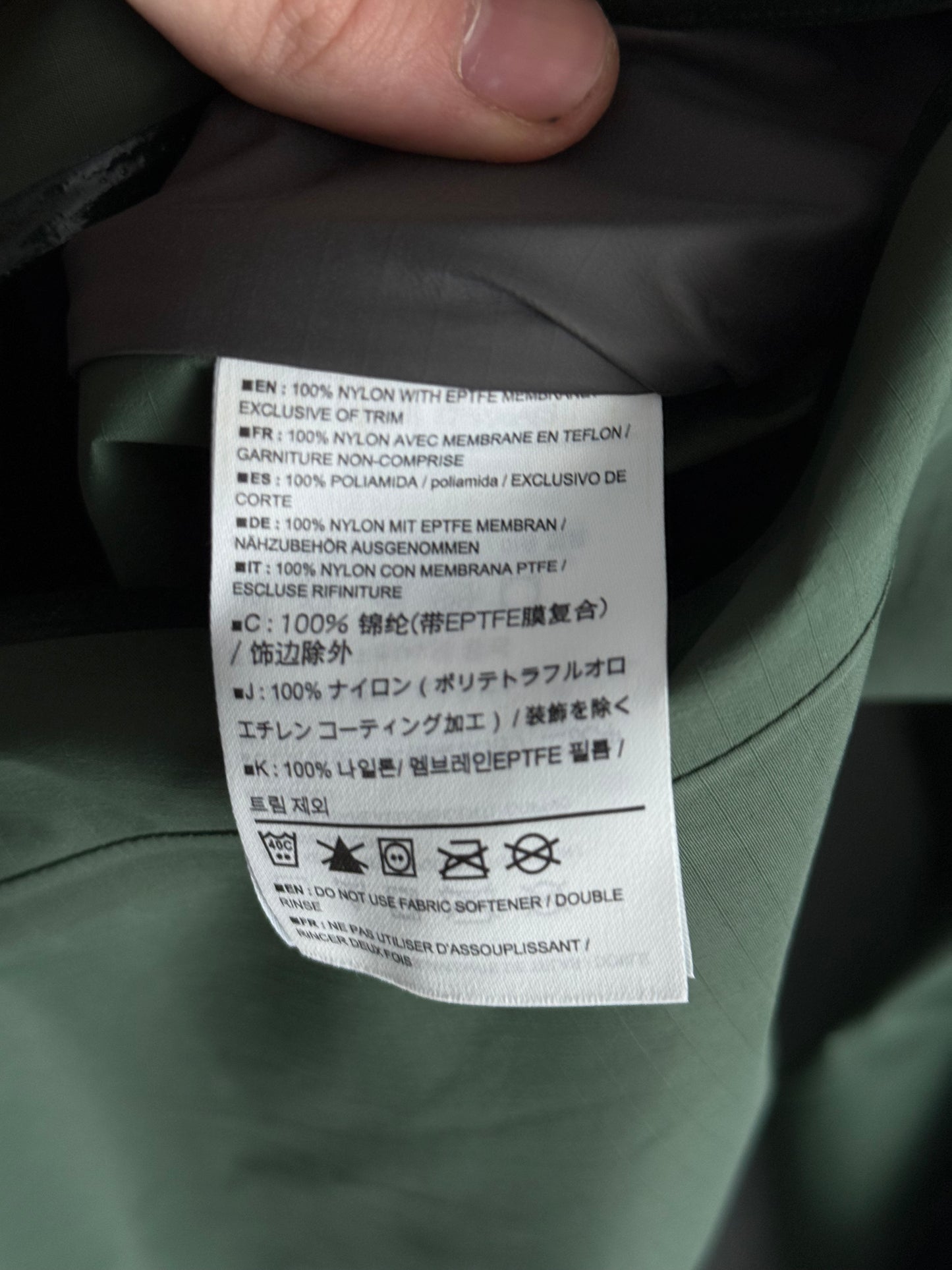 Arc'teryx Beta SL Gore-Tex Shell Jacket in Cypress Green