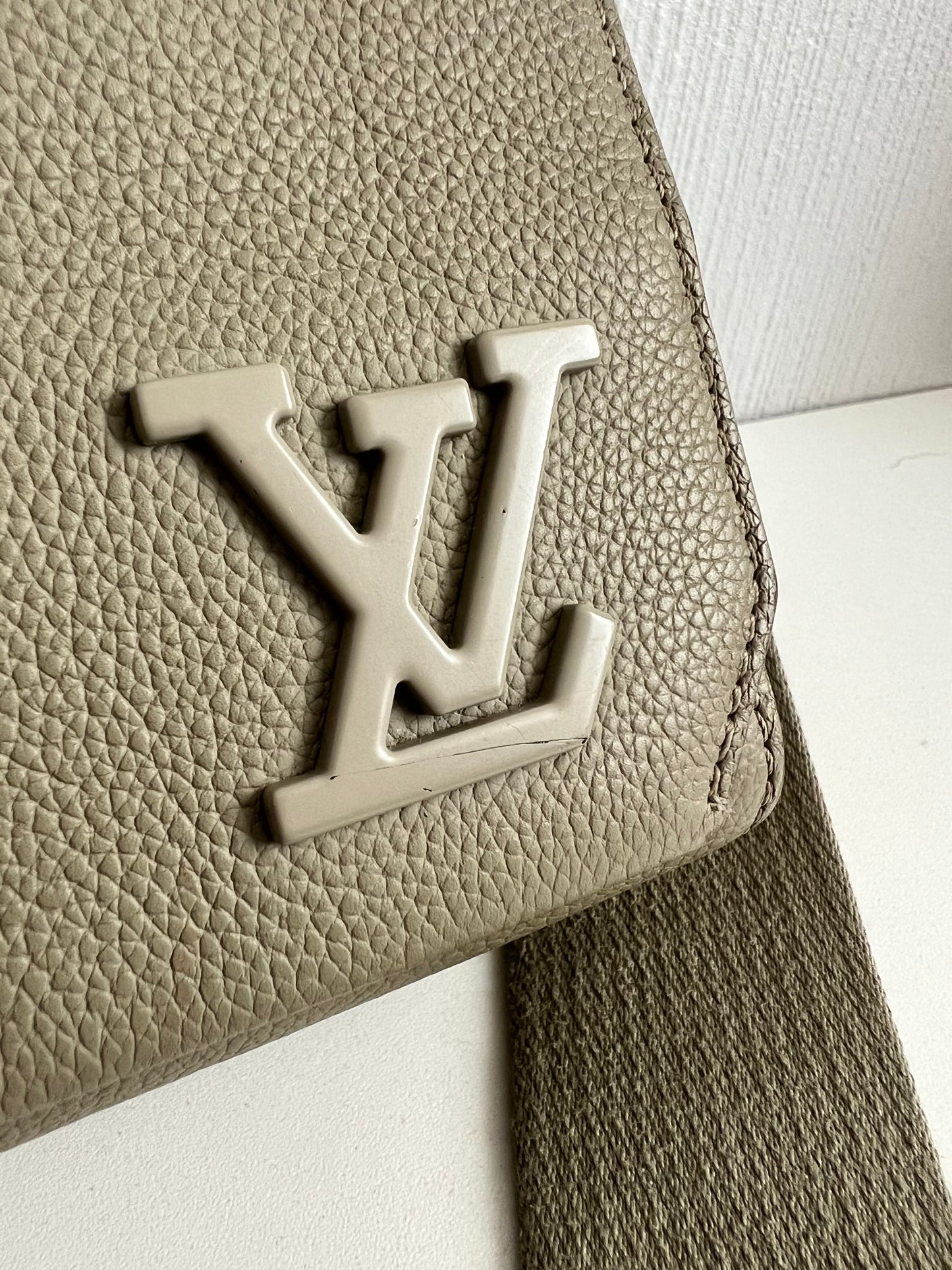 Louis Vuitton Takeoff Messenger Aerogram Sage Green Bag