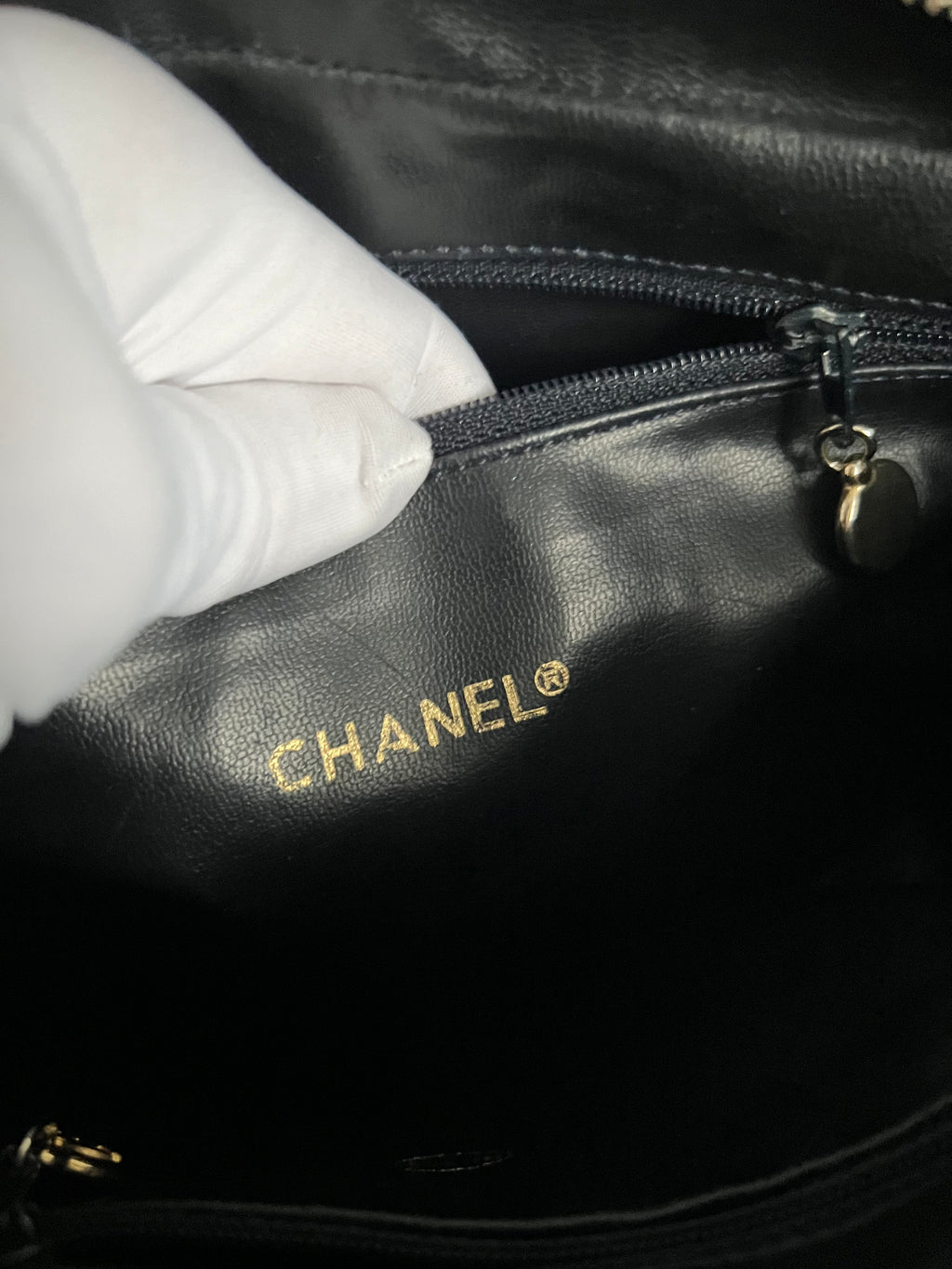 Chanel Vintage 1991 Diamond-Quilted Shoulder Bag