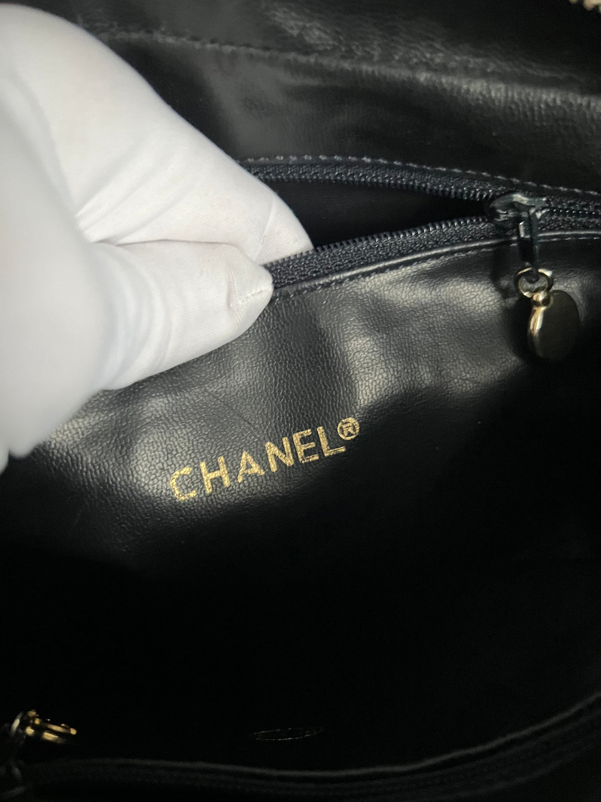 Chanel Vintage 1991 Diamond-Quilted Shoulder Bag