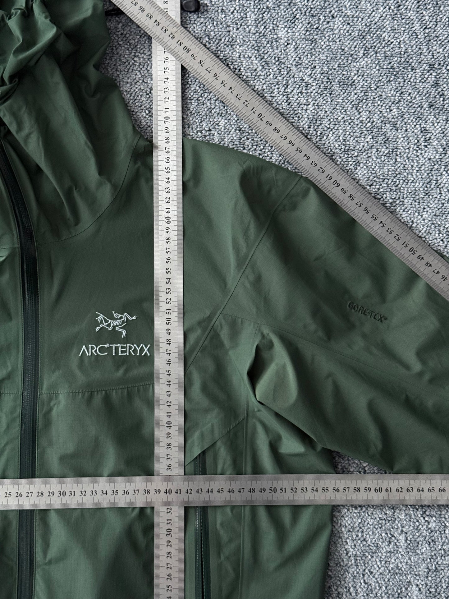 Arc'teryx Beta SL Gore-Tex Shell Jacket in Cypress Green