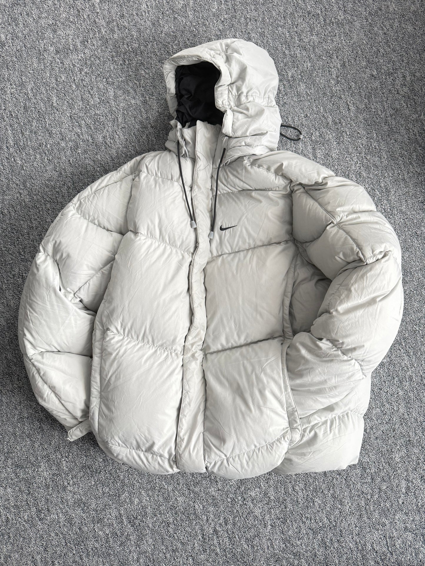 Nike Therma-FIT Light Gray Puffer Jacket with Hood