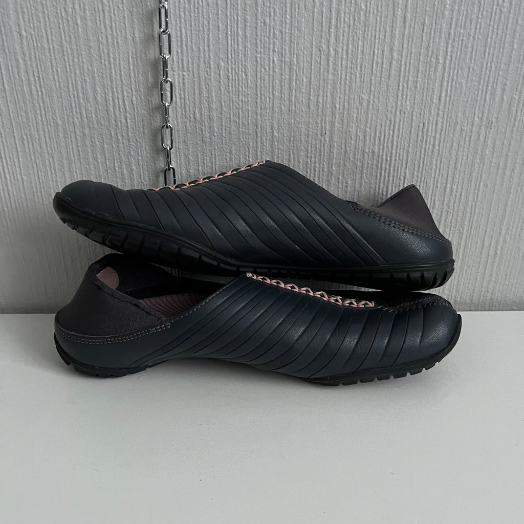 Nike 2006 kembali tabi style split toe sneakers