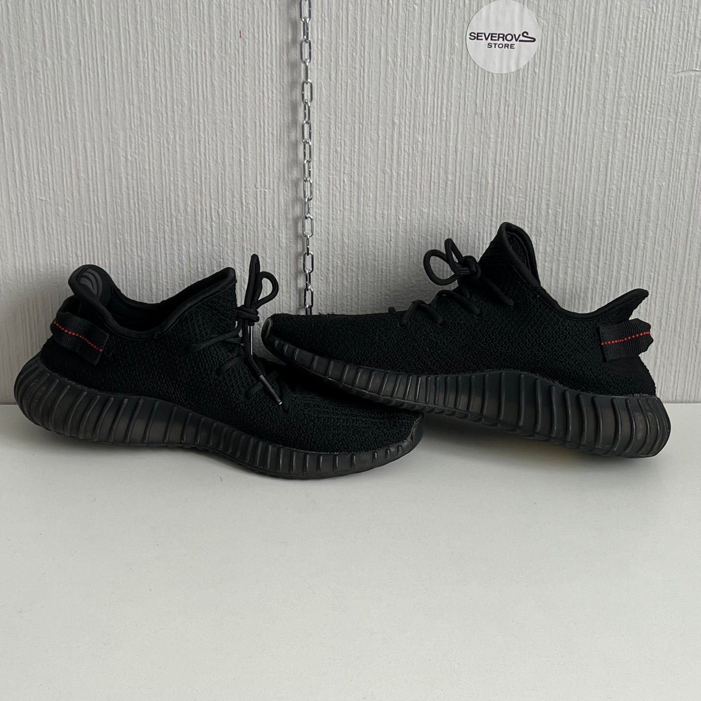 Adidas Yeezy Boost 350 V2
Black Red