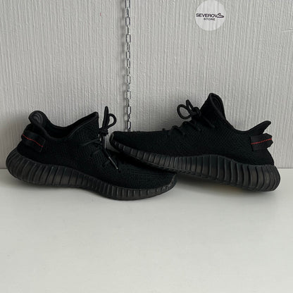 Adidas Yeezy Boost 350 V2
Black Red